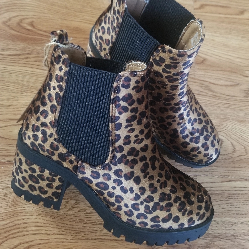 Seven7 Cheetah Print Faux Velvet Ankle Boots - Picture 1 of 1